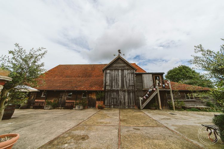 011016-moreves-barn-wedding-photographer-essex-026